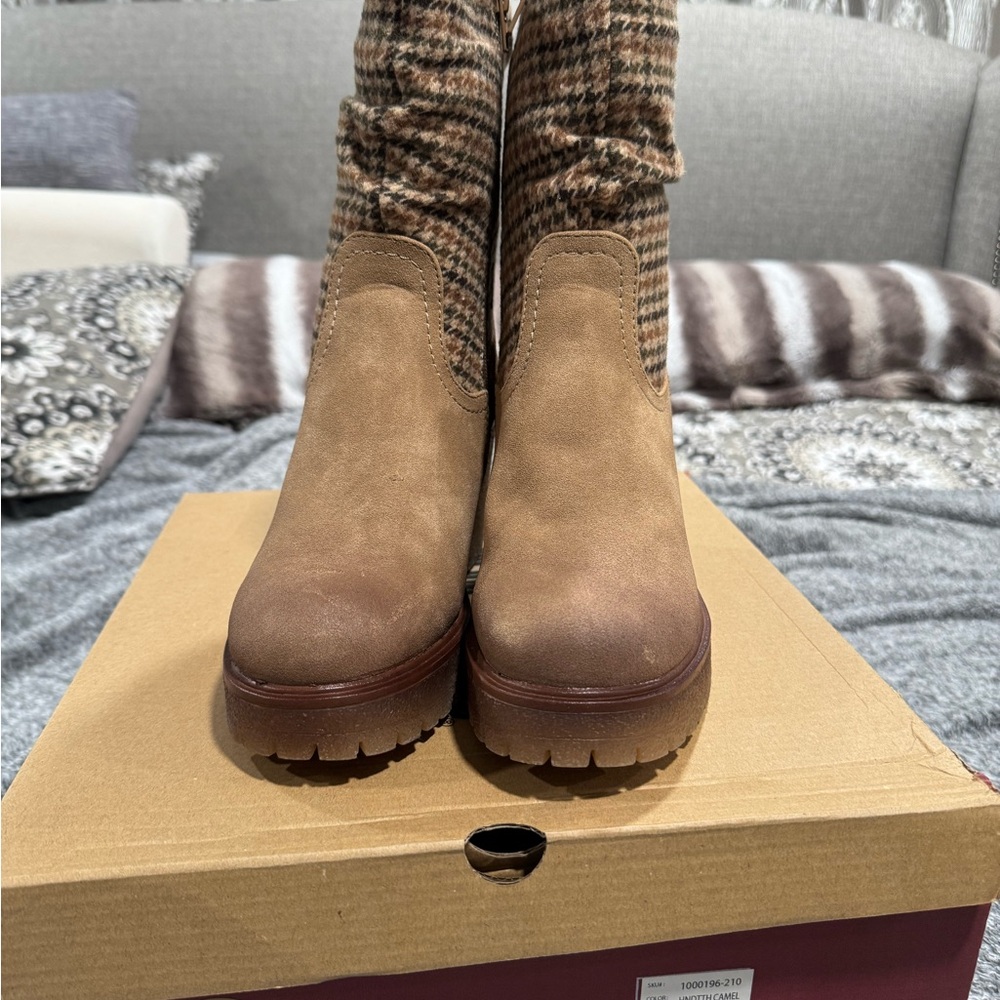 Muk Luks Houndstooth Camel  Boots